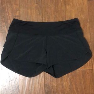 black lululemon shorts